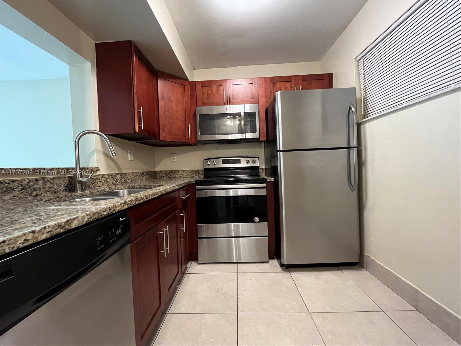 3700 NW 21st St #304, Lauderdale Lakes, Florida image 1