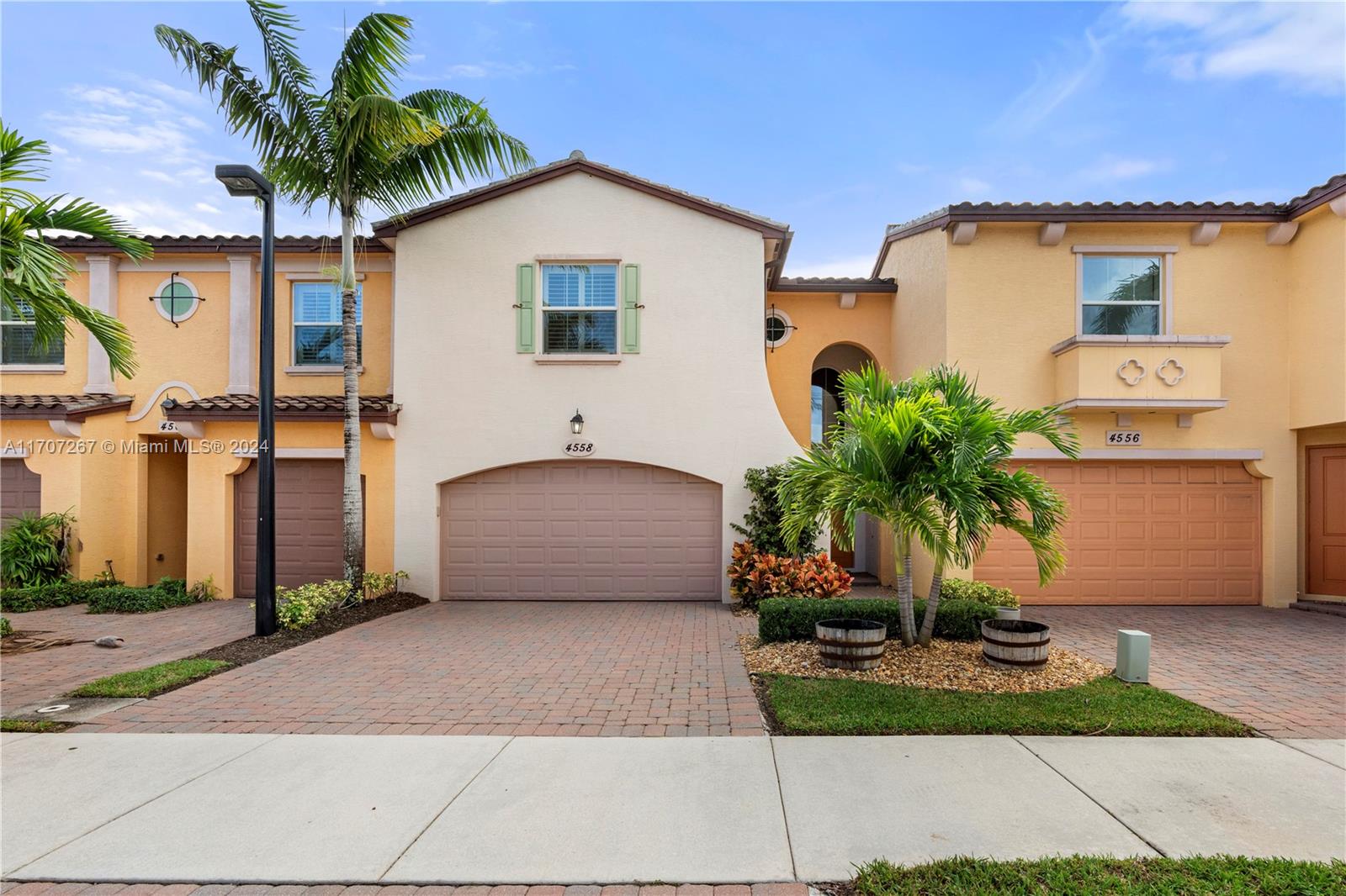 4558 Mediterranean Cir, Palm Beach Gardens, Florida image 2