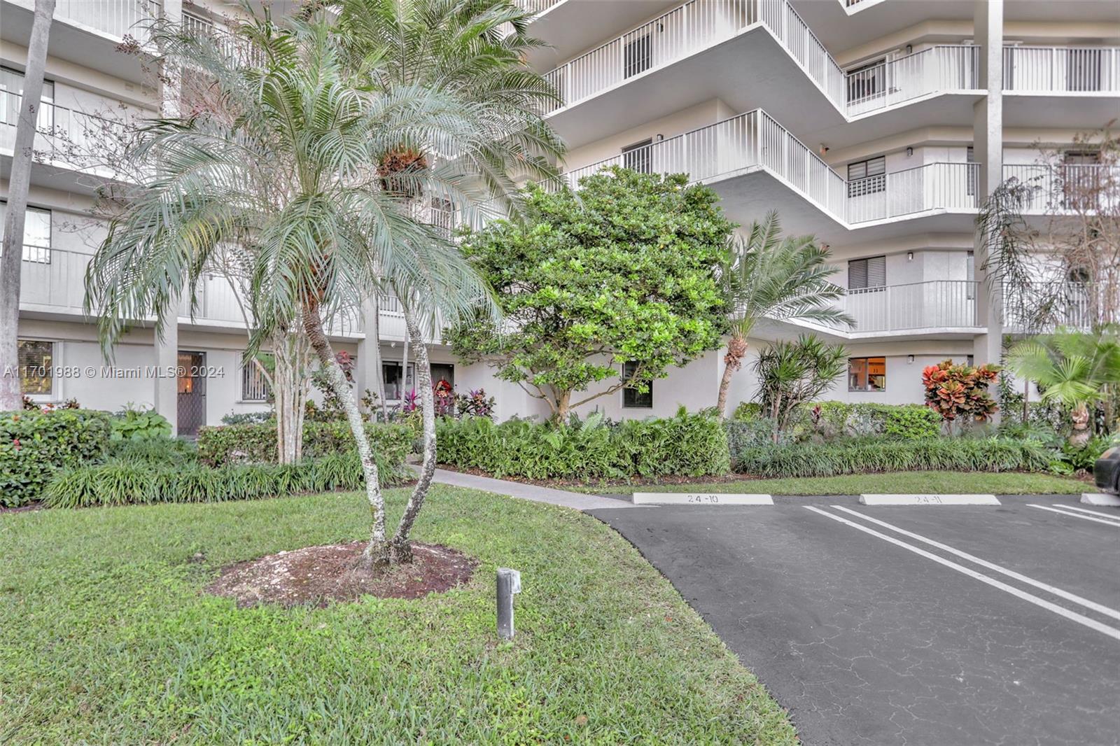 2334 S Cypress Bend Dr #107, Pompano Beach, Florida image 3