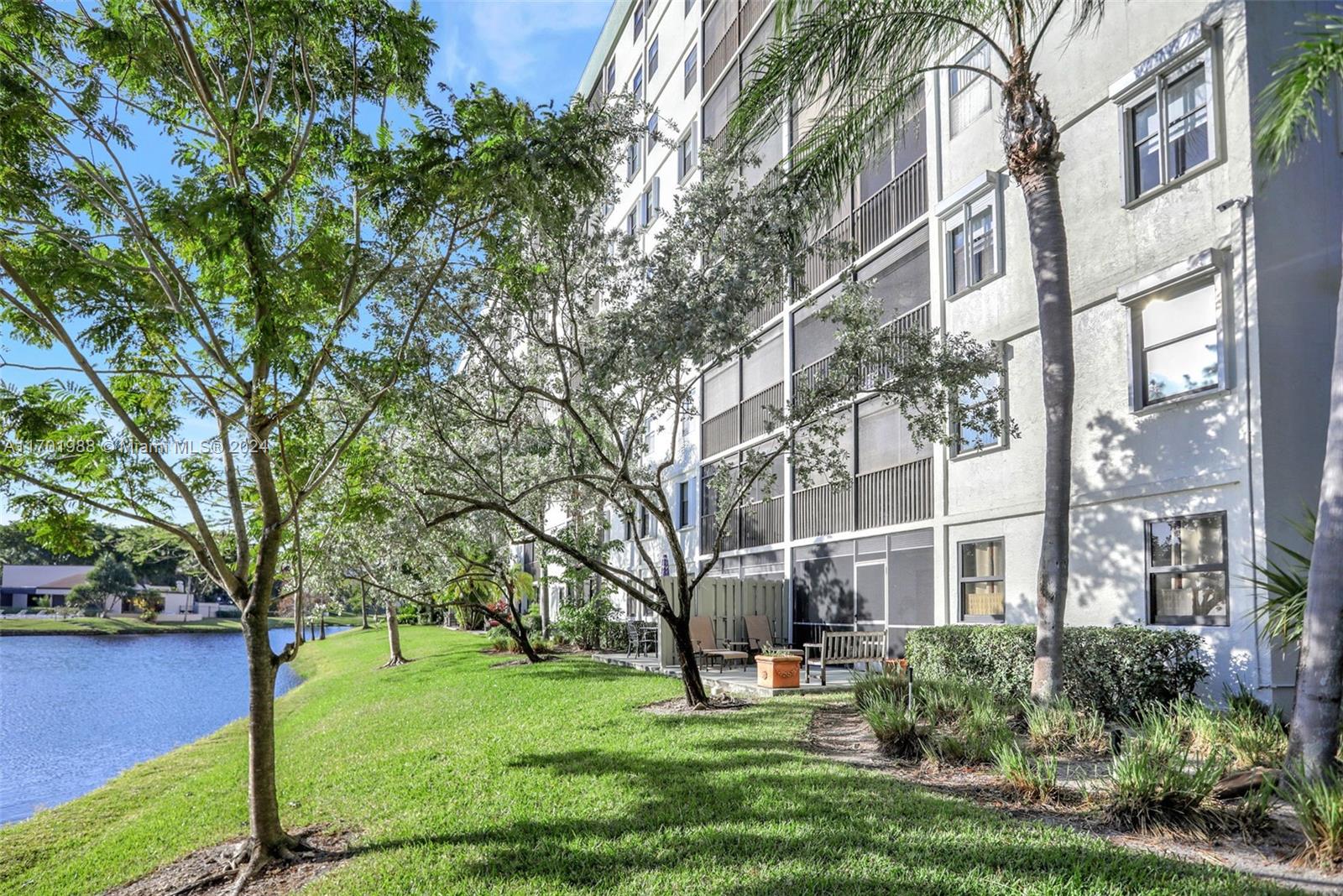 2334 S Cypress Bend Dr #107, Pompano Beach, Florida image 34