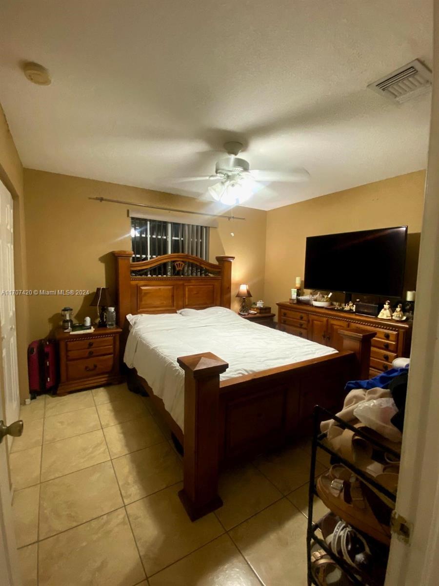 1334 W 42nd St #3, Hialeah, Florida image 10