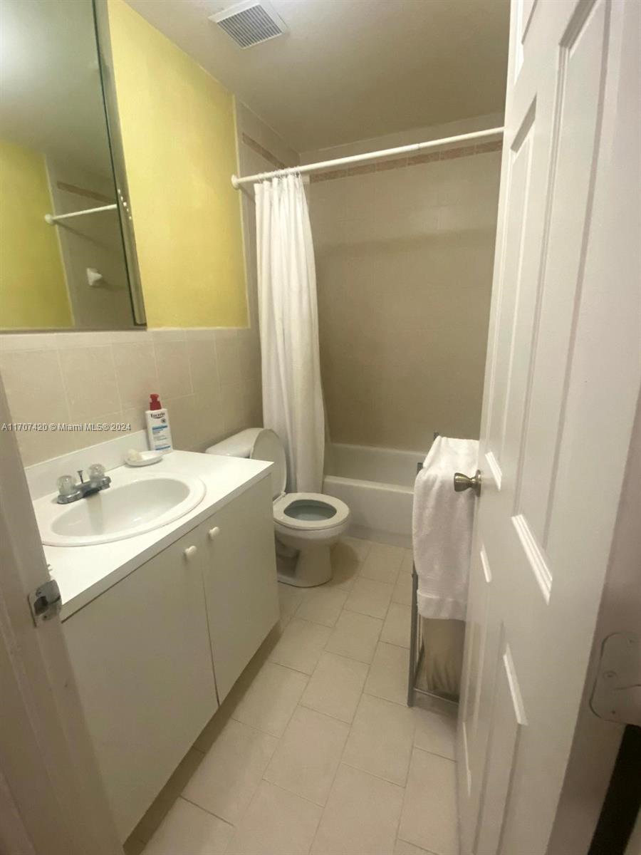 1334 W 42nd St #3, Hialeah, Florida image 25