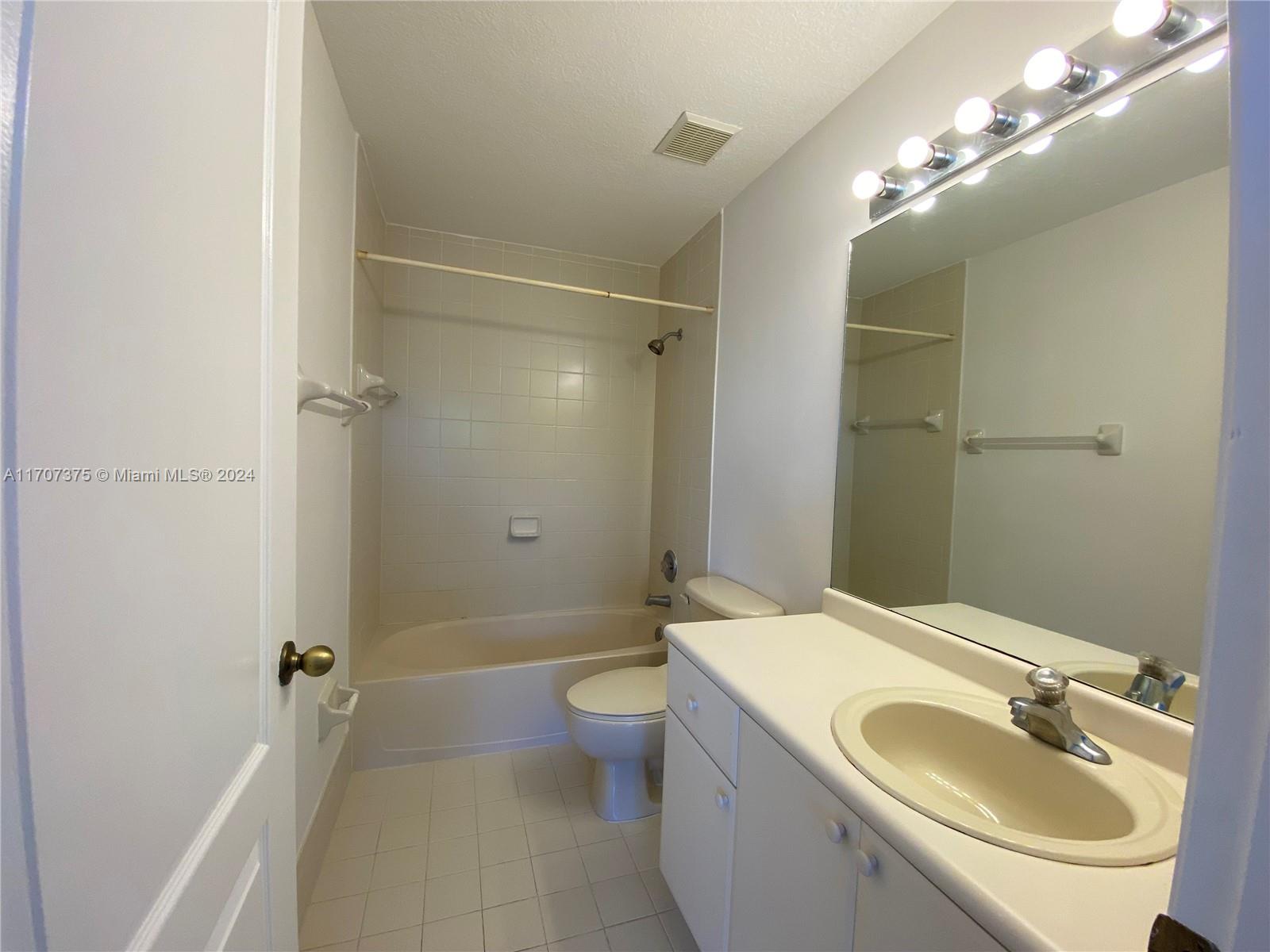 7317 NW 174th Ter #100, Hialeah, Florida image 24