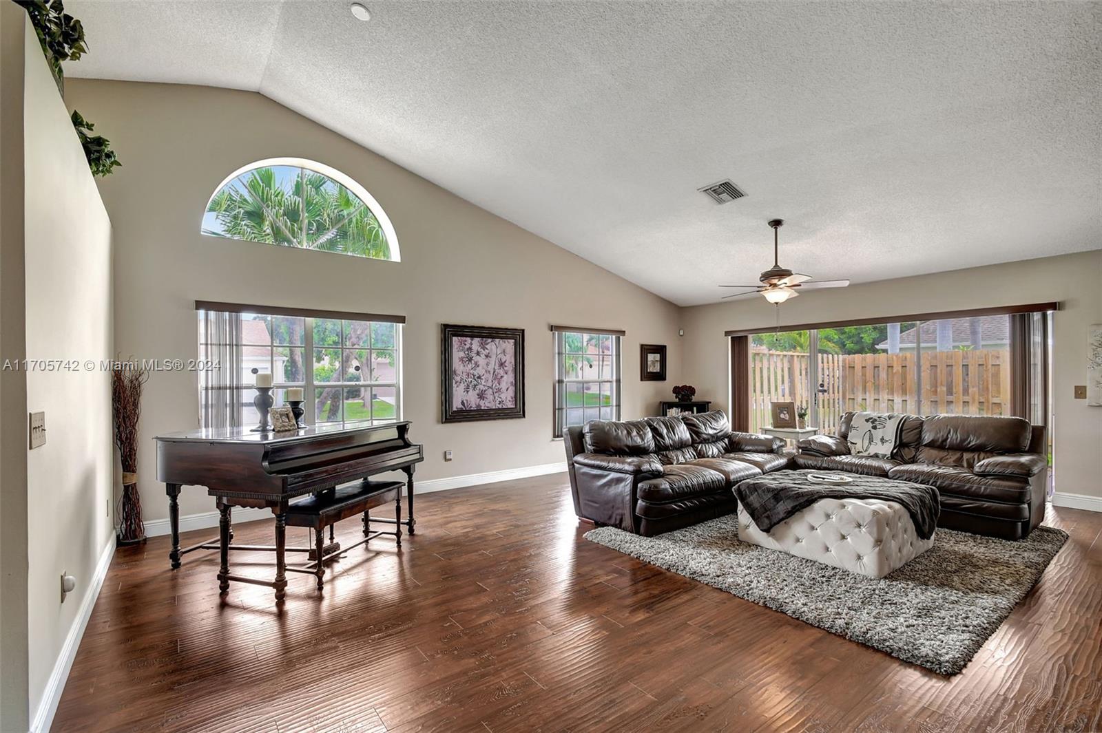 13029 Meadowbreeze Drive, Wellington, Florida image 12