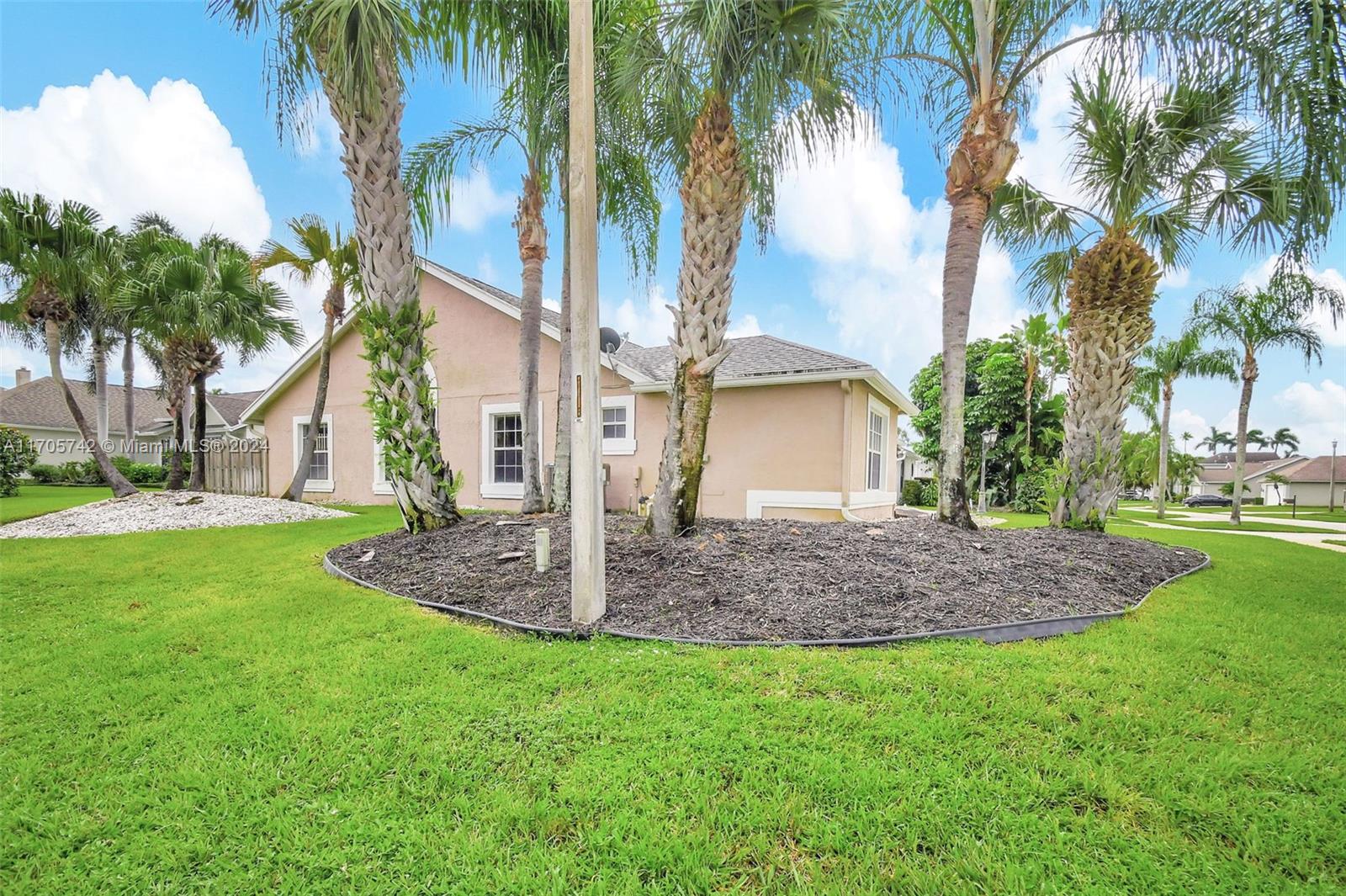 13029 Meadowbreeze Drive, Wellington, Florida image 3