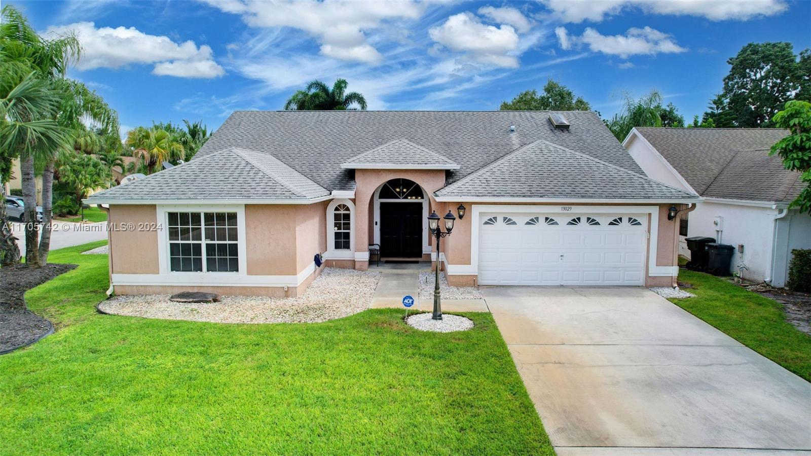 13029 Meadowbreeze Drive, Wellington, Florida image 40