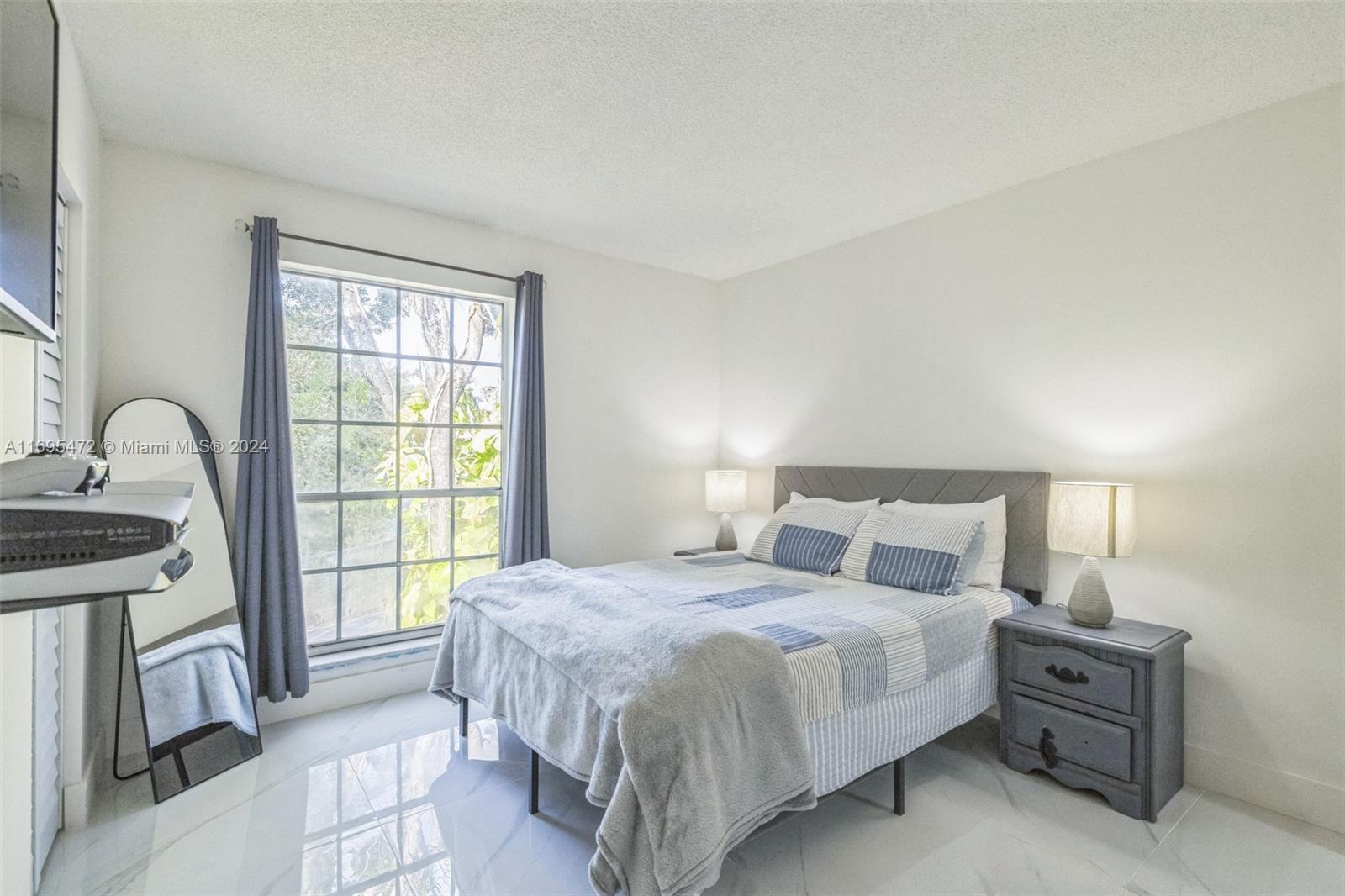 Listing Photo 11