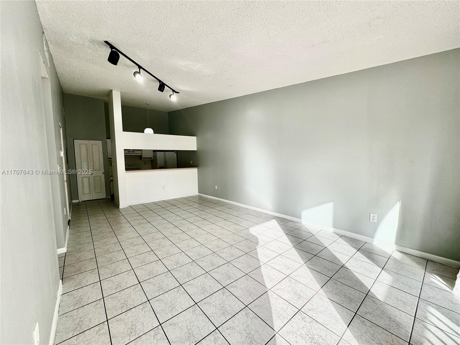 18250 Mediterranean Blvd #8-15 / 15-8, Hialeah, Florida image 7