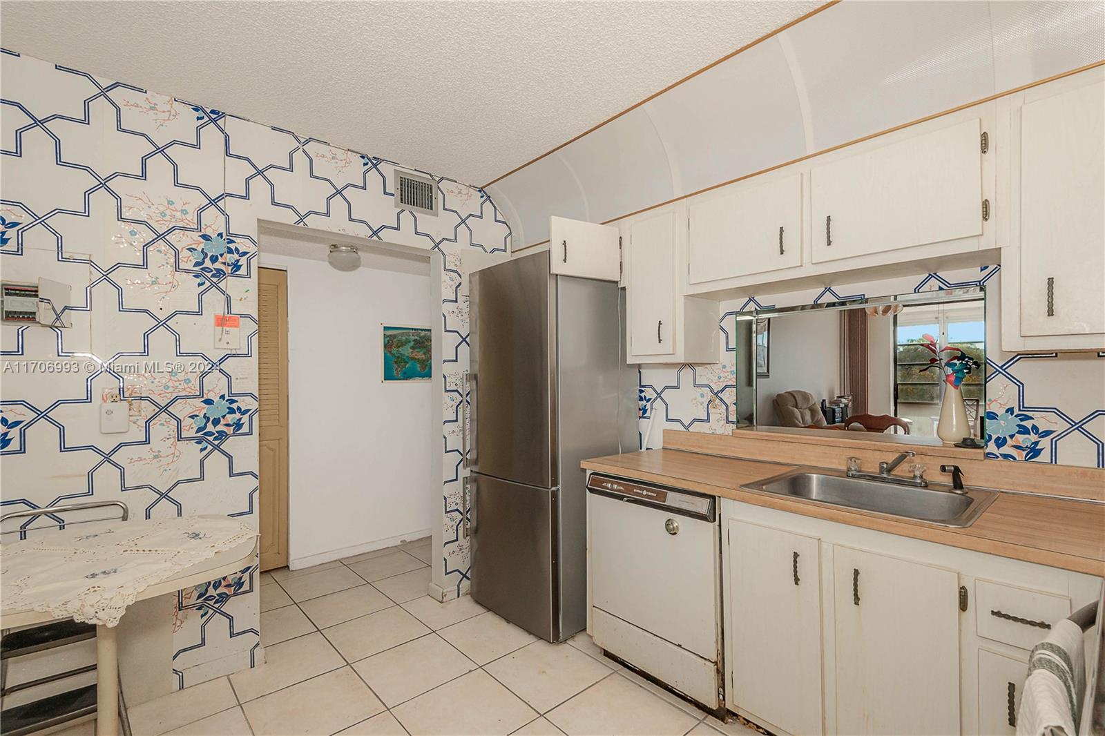 2800 Somerset Dr #402J, Lauderdale Lakes, Florida image 3