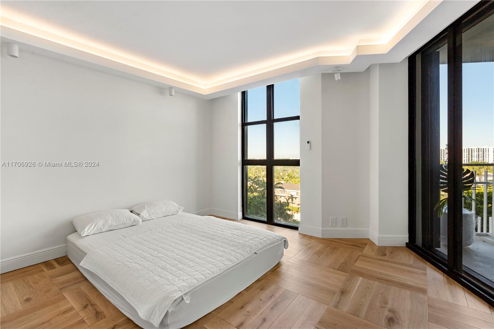 Listing Photo 12