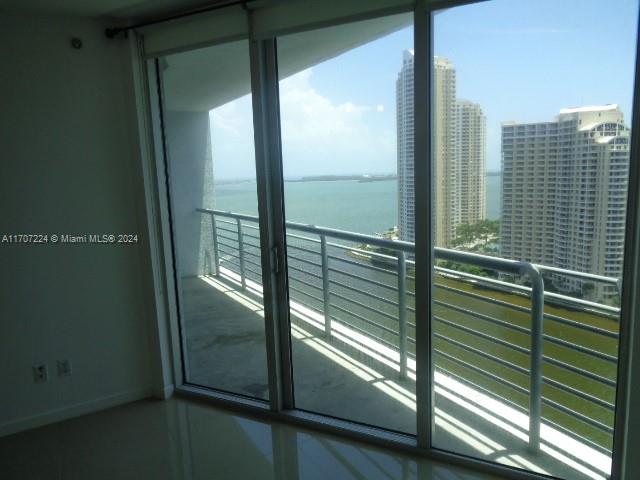 Gorgeous one bedroom unit with direct bay and city views. Most sought after one bedroom line in One Miami,
comes equipped with stainless appliances, porcelain floor and huge walk-in closet. Water, basic internet included in
rent. Close proximity to shops, restaurants and entertainment centers.