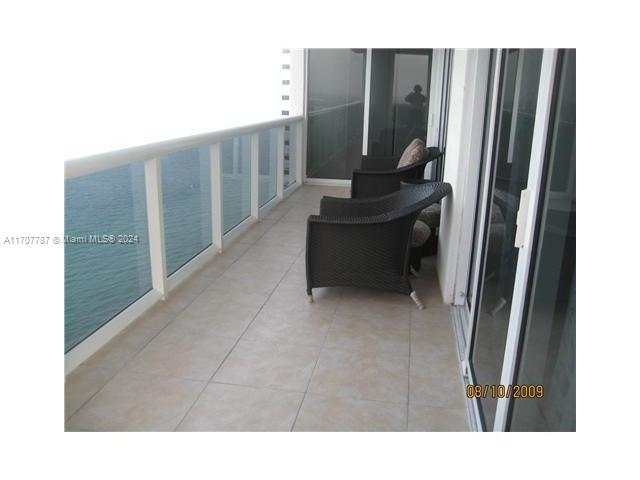 listing main picture