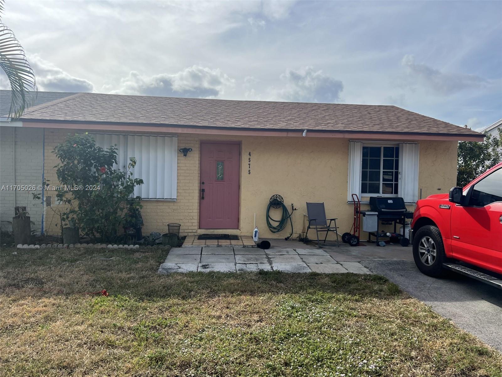 4575 Gladiator Cir, Green Acres, Florida image 1