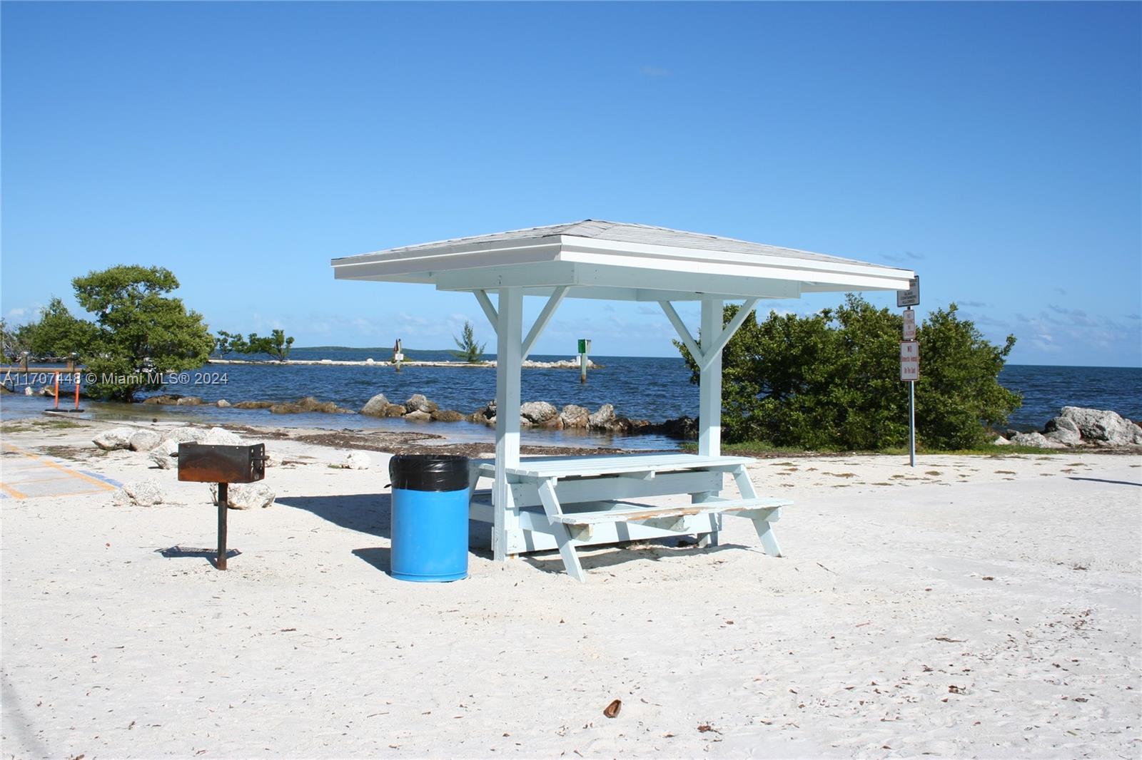 559 Beach Rd, Tavernier, Florida image 3