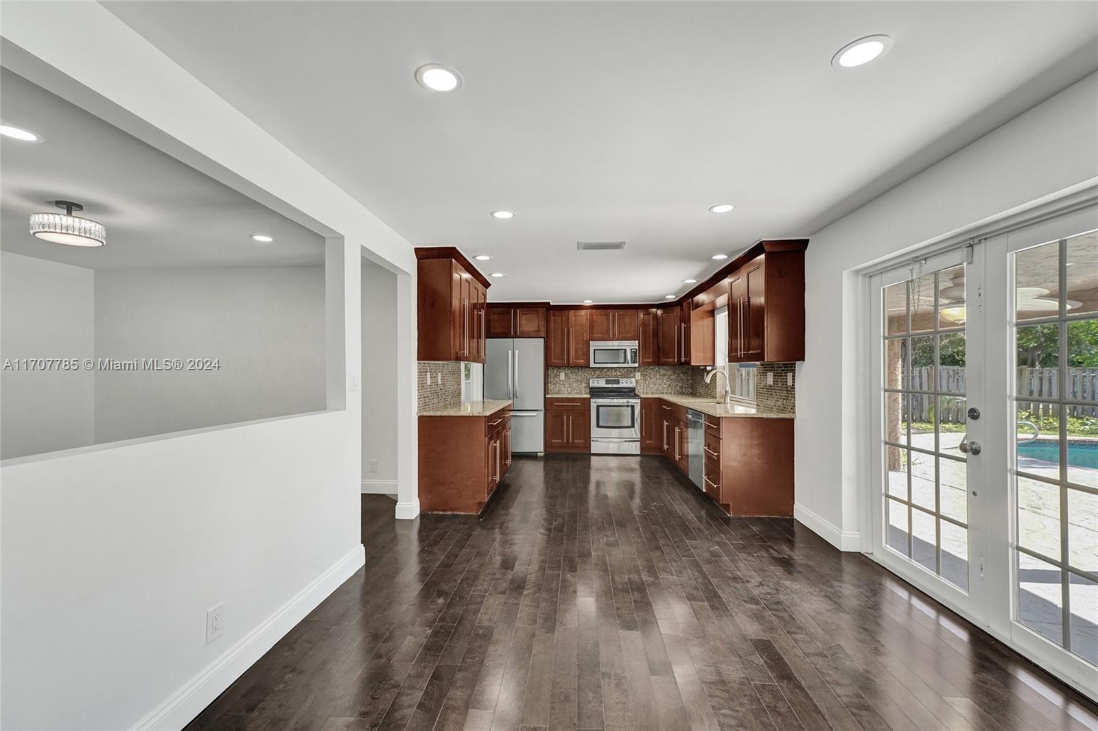 620 NE 2nd Street, Pompano Beach, Florida image 19