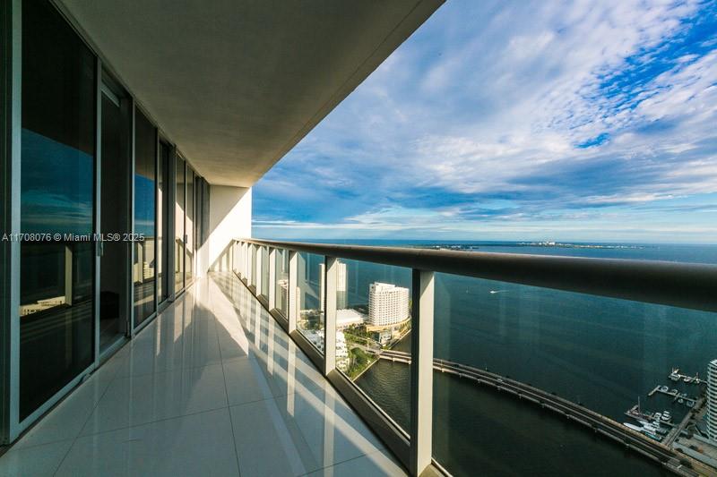 LUXURIOUSLY APPOINTED 2BEDROOM+DEN, 44TH STORIES ABOVE BRICKELL. BREATHTAKING WATER & CITY VIEWS WITH FLOOR TO CEILING GLASS EVERYWHERE. NO DETAIL HAS BEEN OVERLOOKED, CUSTOM UPGRADES INCLUDE: COUNTERS, DOORS, CLOSETS, BATHROOM VANITIES, MIRRORS, AND LIGH TING. EXTENDED KITCHEN COUNTERS CREATE AN UPSCALE DINNING AREA.COUPLED WITH THE BEST AMENITIES IN MIAMI,ICON BRICKELL IS WHERE YOU WANT TO BE!.