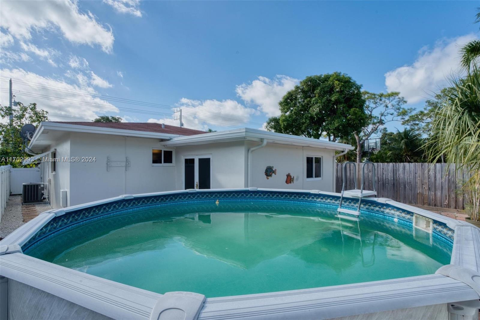 735 NE 38th St, Oakland Park, Florida image 3