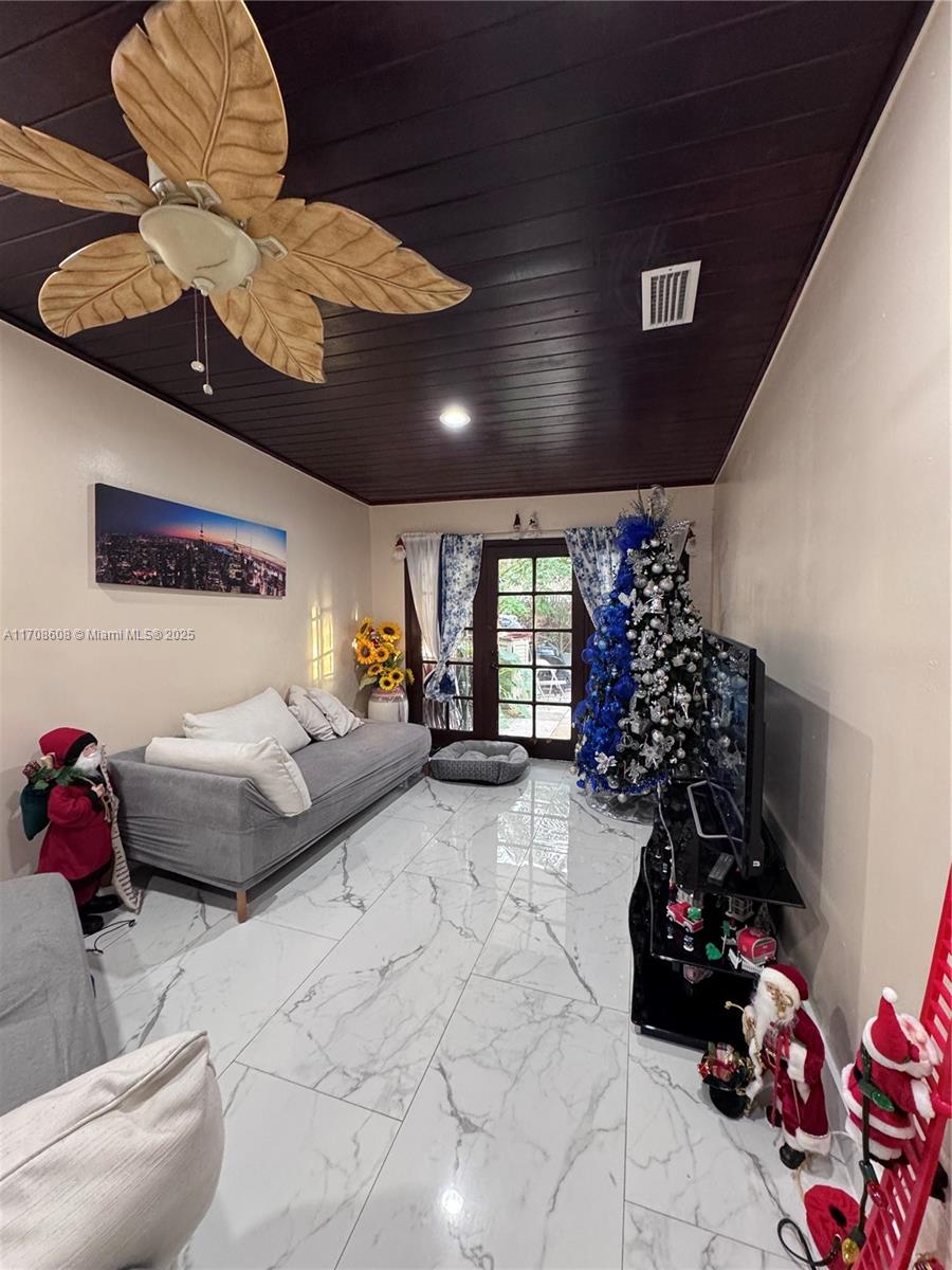 11610 NW 4th Ter #11610, Sweetwater, Florida image 3