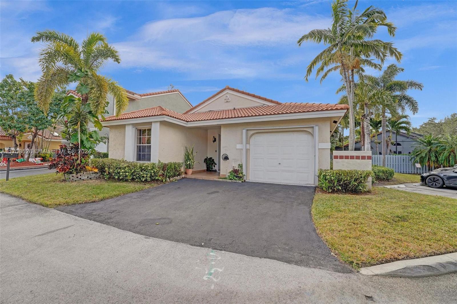 1399 Seagrape Cir, Weston, Florida image 11