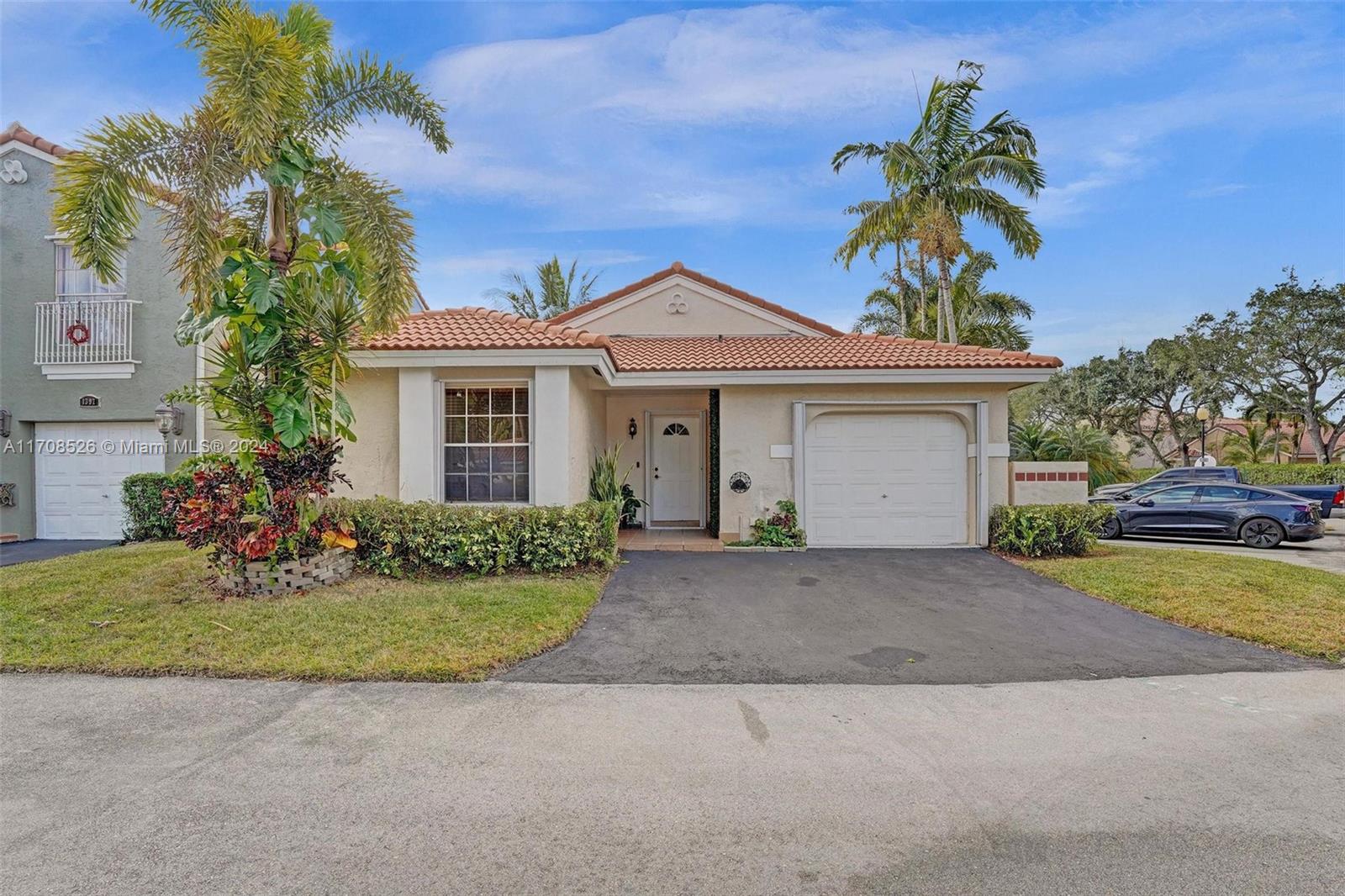 1399 Seagrape Cir, Weston, Florida image 2