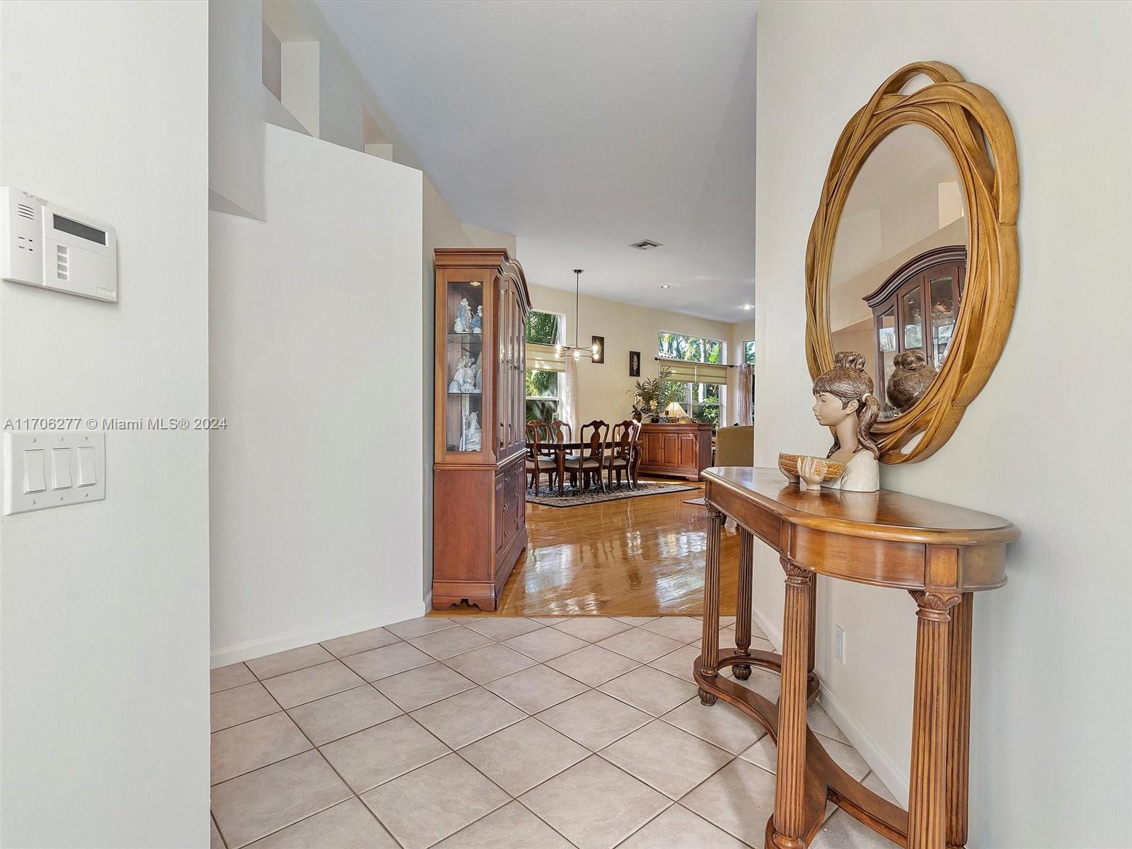 2553 Bay Pointe Dr, Weston, Florida image 4