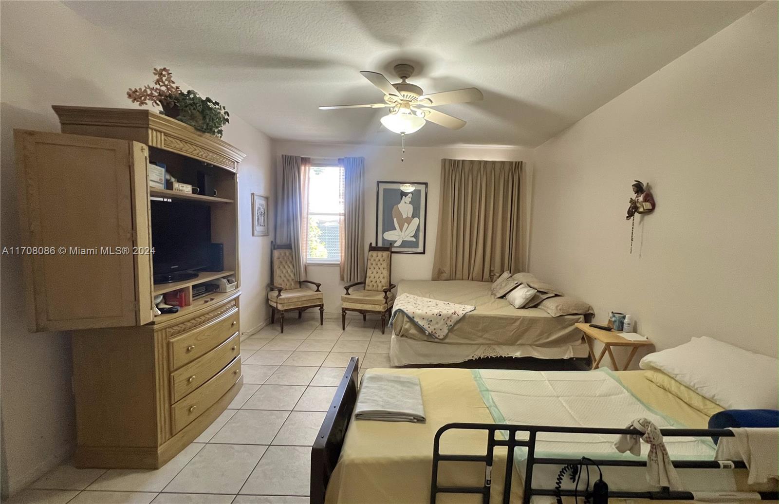 Listing Photo 11