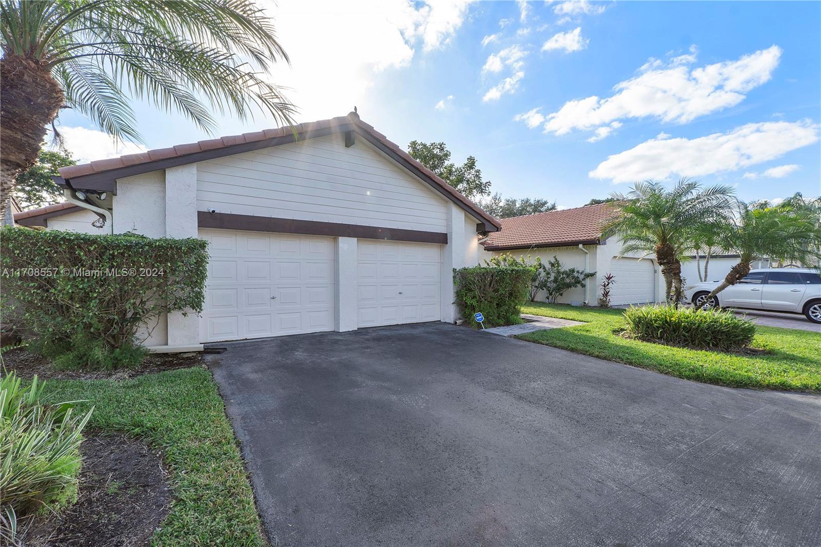 2207 Charleston, Weston, Florida image 3