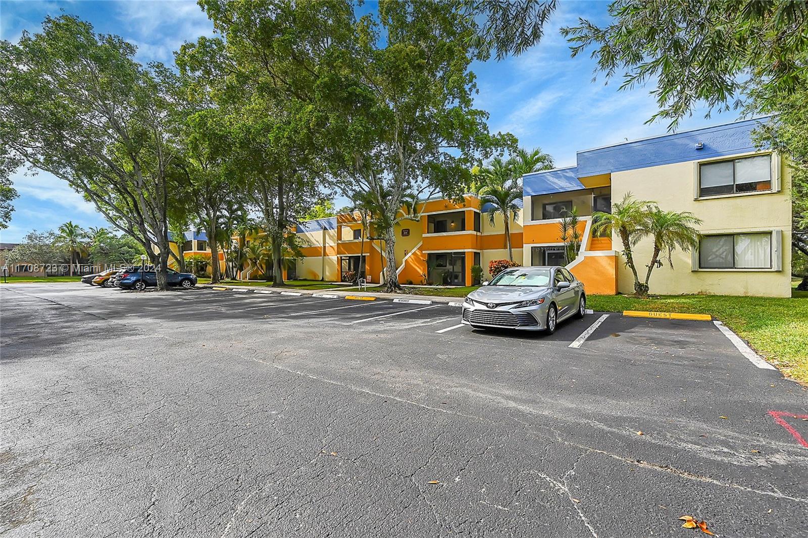 191 Lakeview Dr #204, Weston, Florida image 2