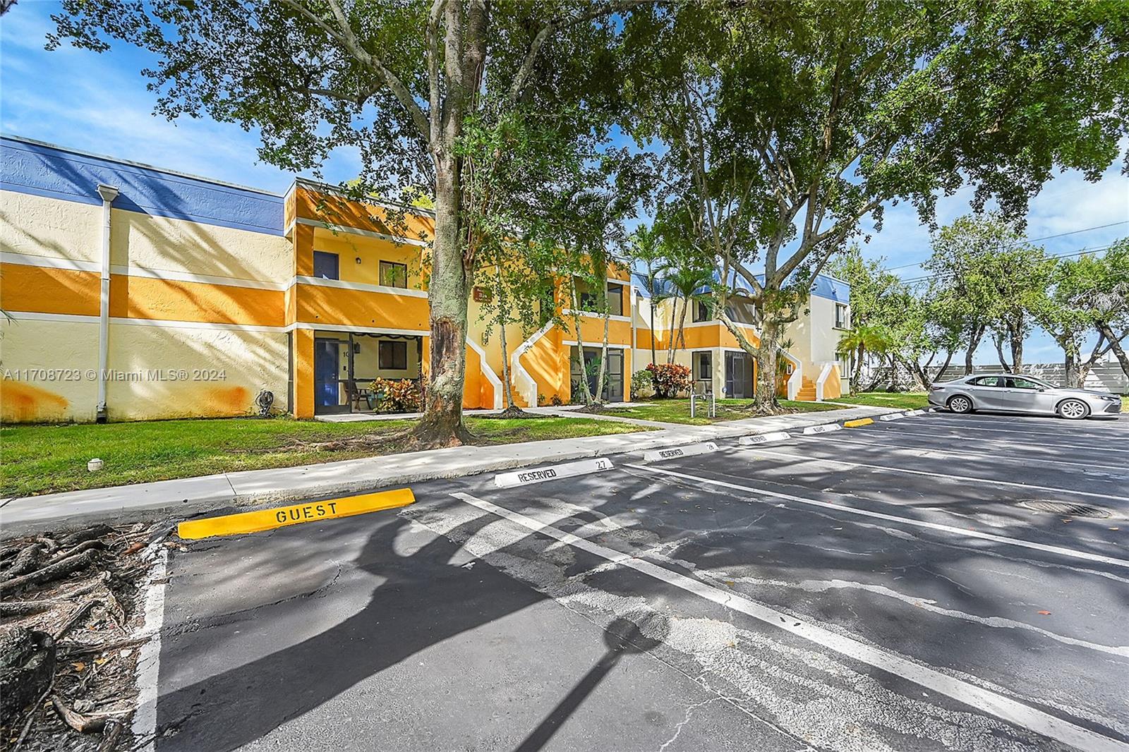 191 Lakeview Dr #204, Weston, Florida image 3