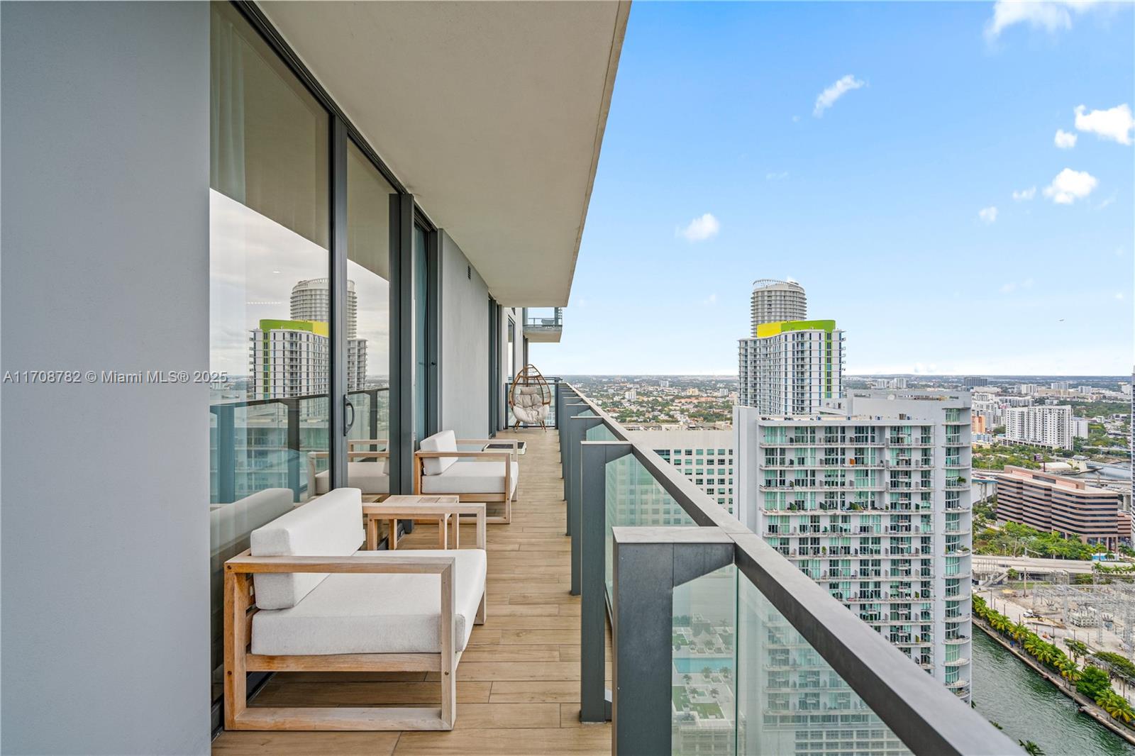 88 SW 7th St #3411, Miami, Florida image 35