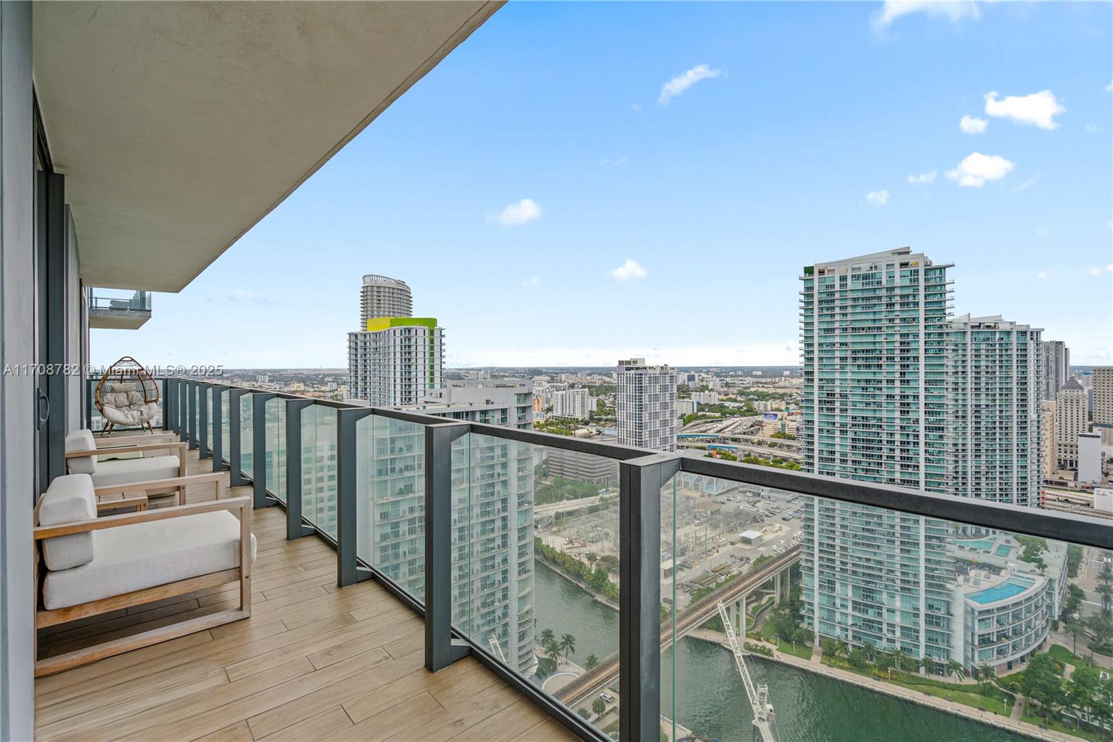 88 SW 7th St #3411, Miami, Florida image 36