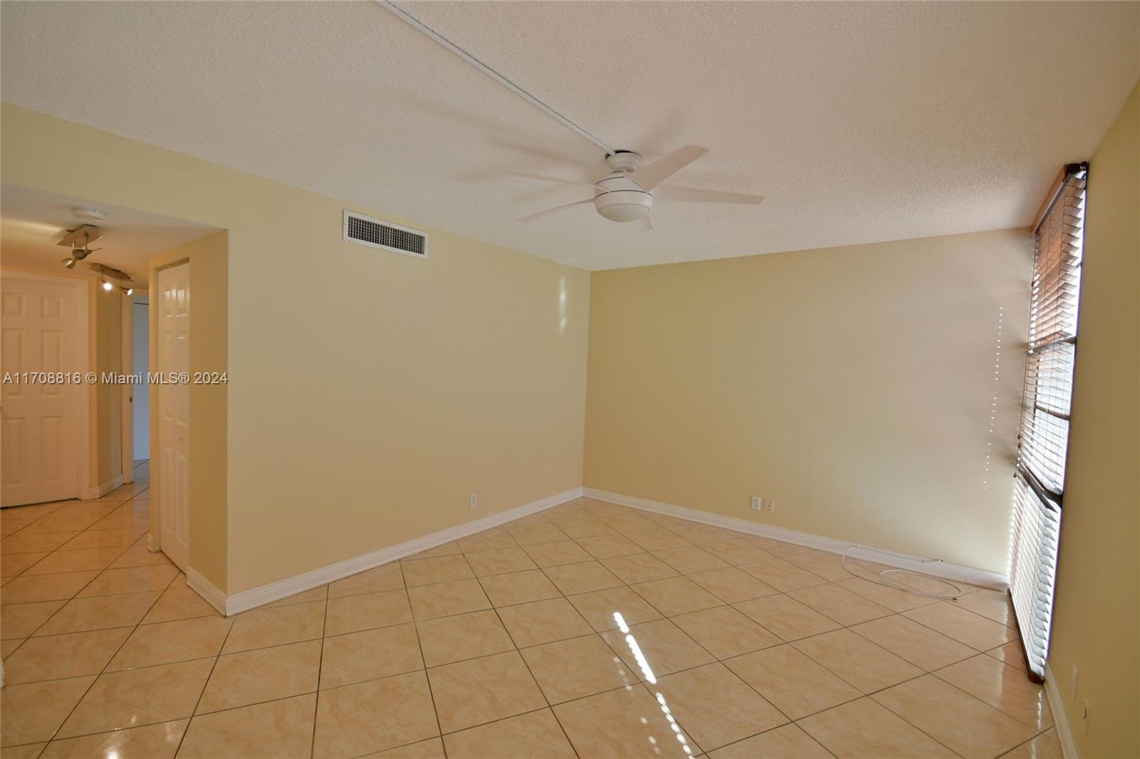 3475 N Country Club Dr #615, Aventura, Florida image 18