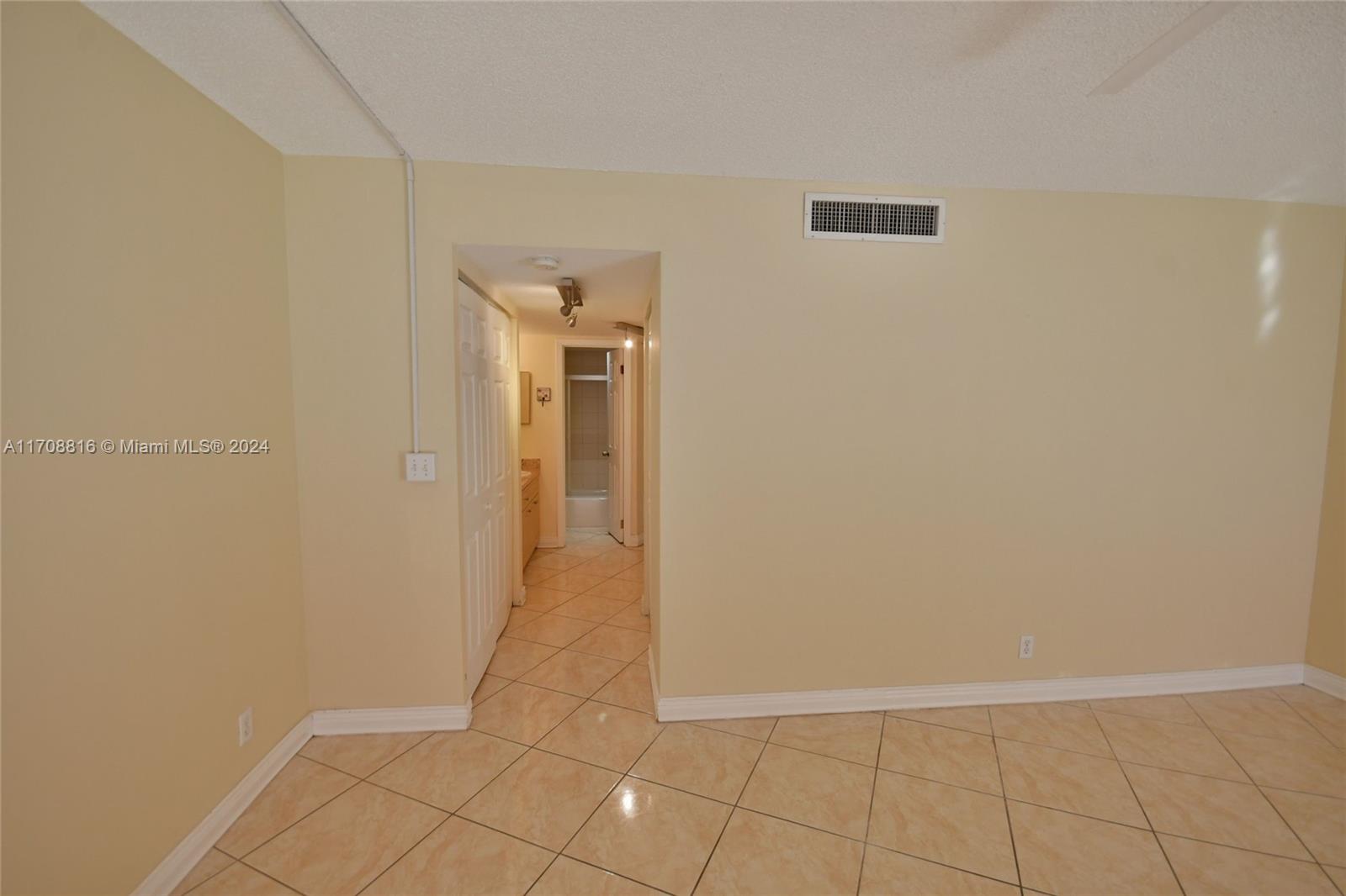 3475 N Country Club Dr #615, Aventura, Florida image 20