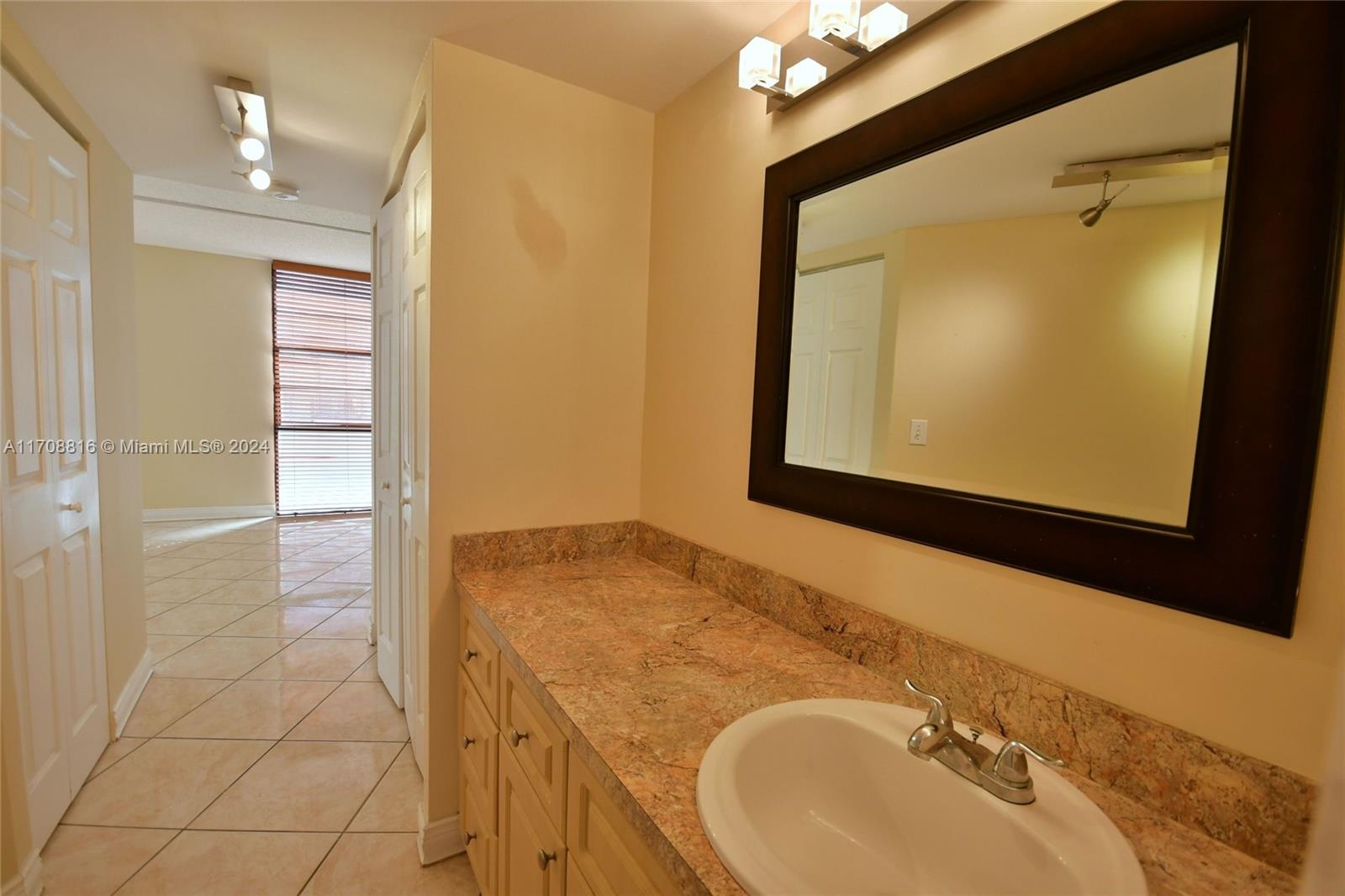 3475 N Country Club Dr #615, Aventura, Florida image 21