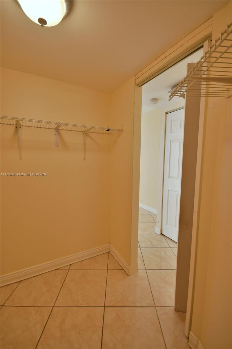 3475 N Country Club Dr #615, Aventura, Florida image 25