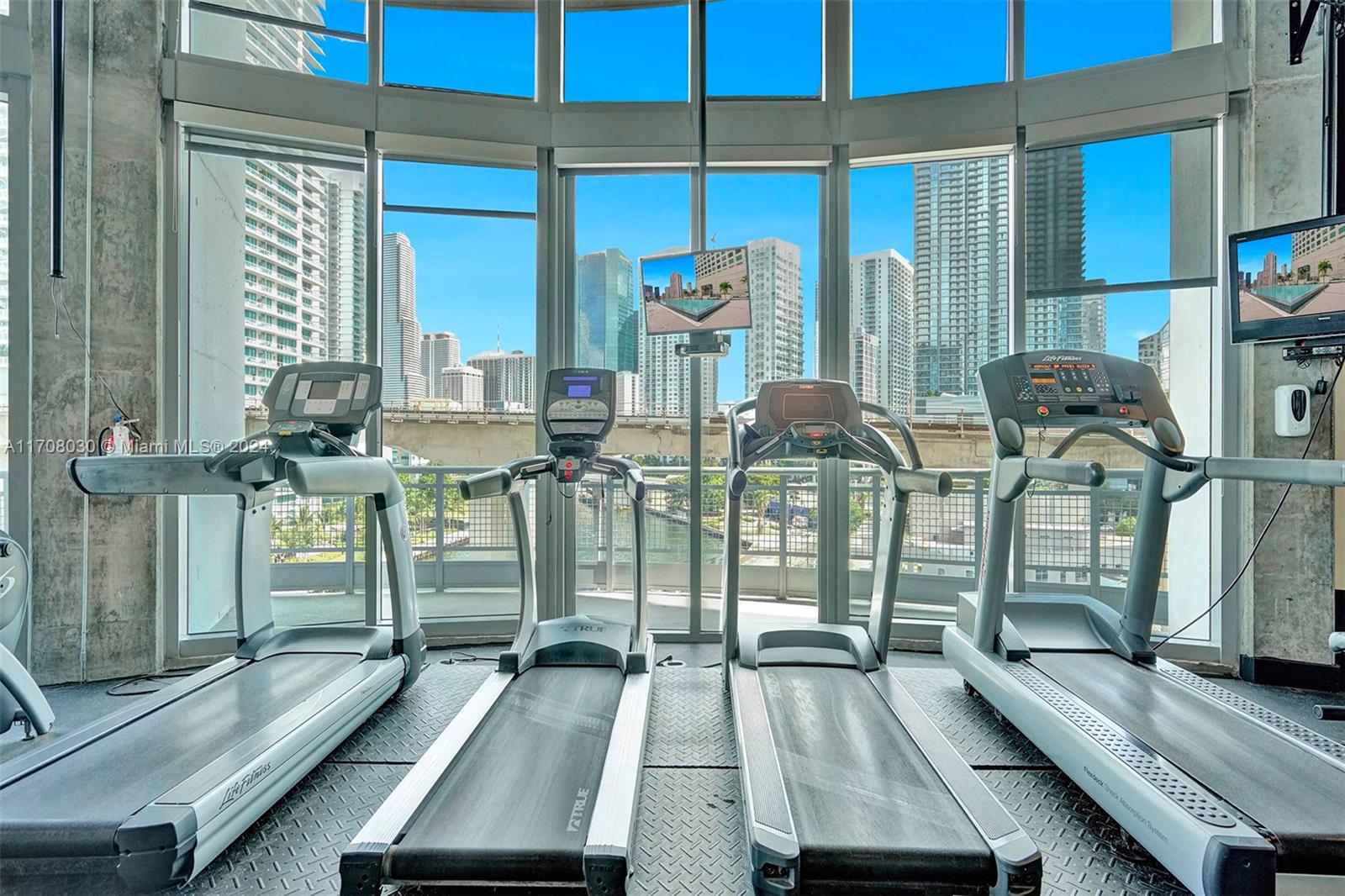 690 SW 1st Ct #2707, Miami FL 33130
