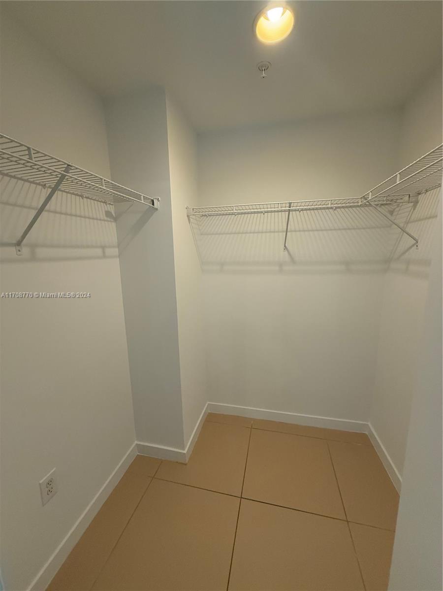 300 S Biscayne Blvd #L-804, Miami FL 33131