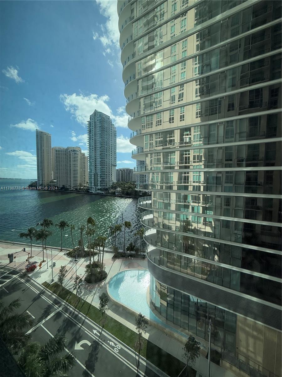 300 S Biscayne Blvd #L-804, Miami FL 33131
