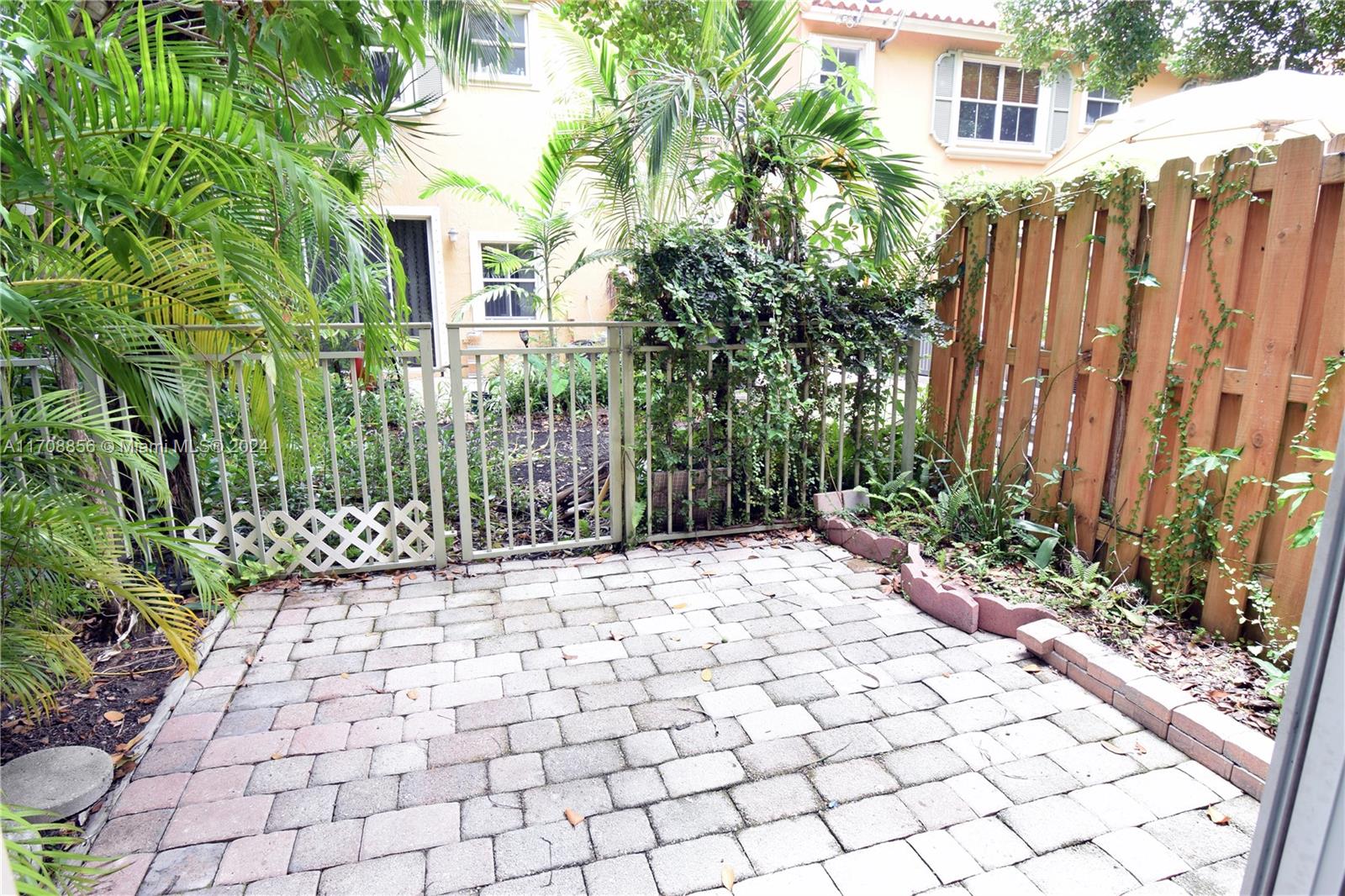 4975 N Tradewinds Ter #601, Dania Beach, Florida image 32