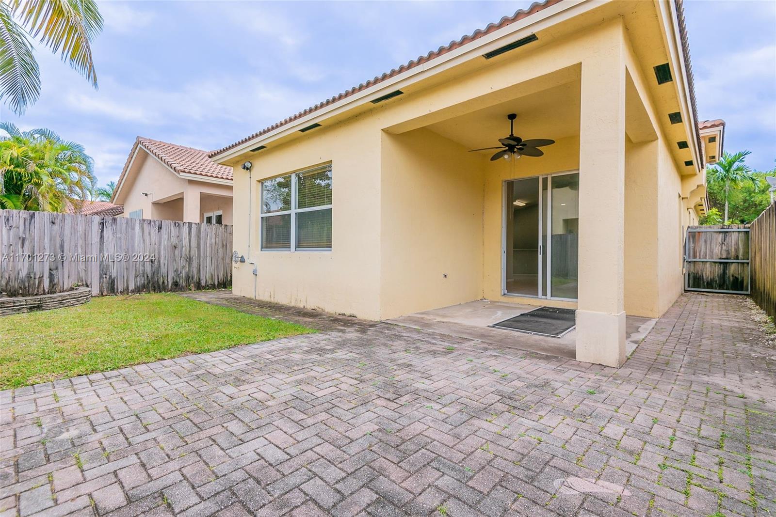 2230 NE 37th Rd, Homestead, Florida image 2