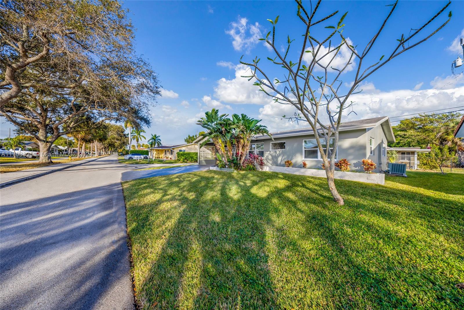 2405 NW 54th St, Tamarac, Florida image 2