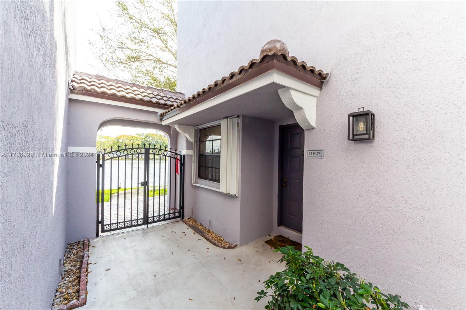 11627 NW 11th St, Pembroke Pines, Florida image 3