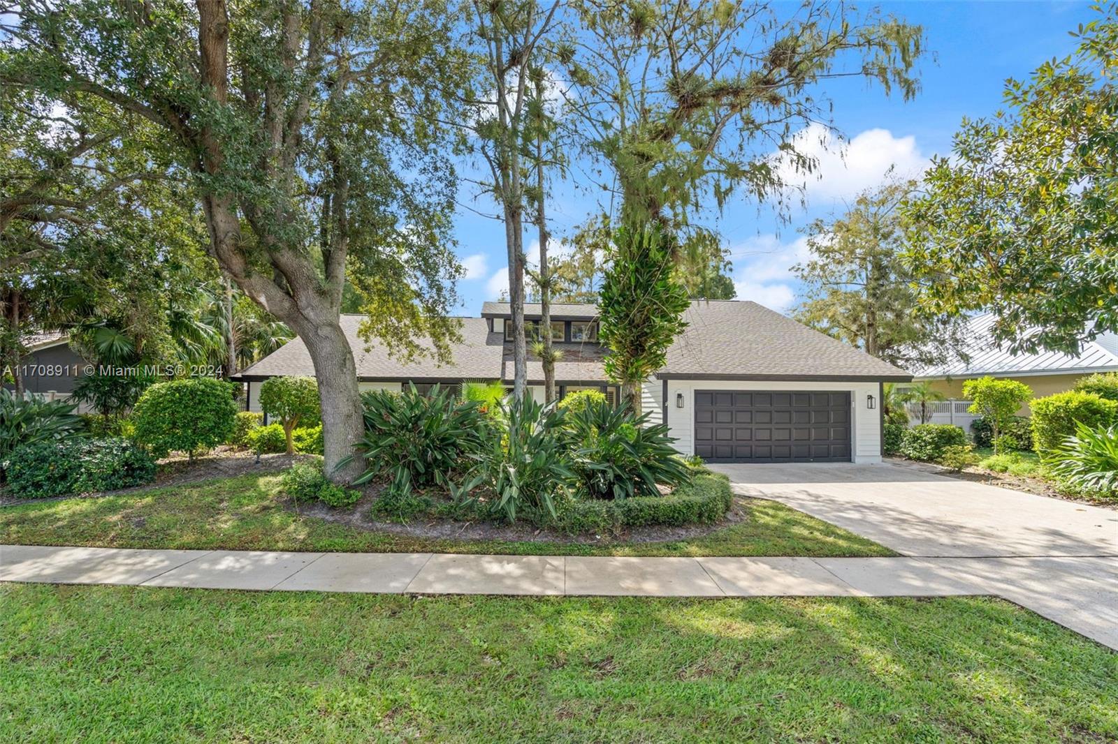 13368 Chelmsford St, Wellington, Florida image 2