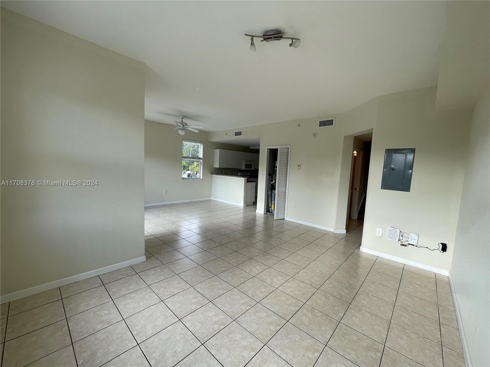 11201 NW 83rd St #201, Doral, Florida image 4