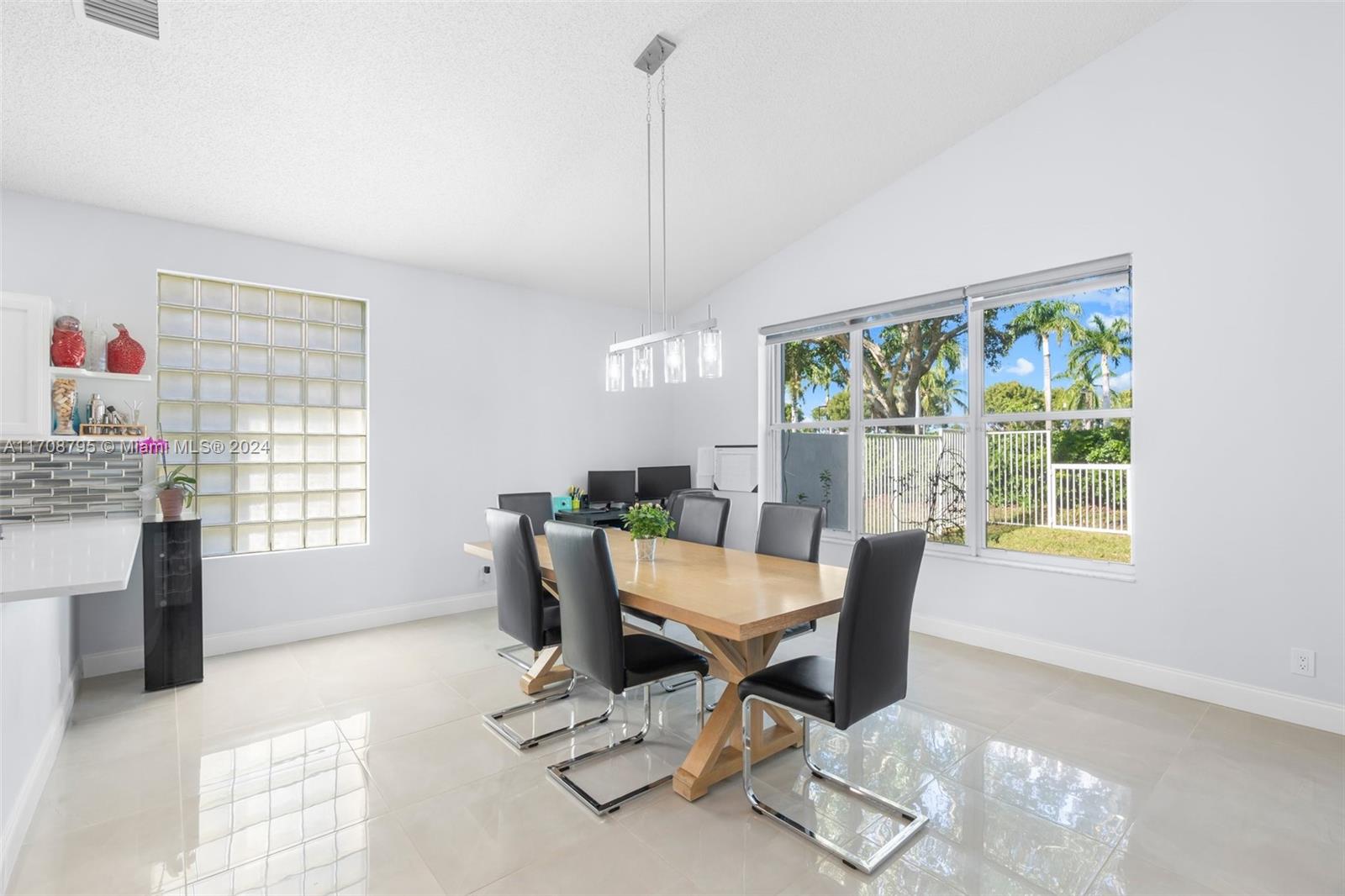 9164 Cove Point Cir, Boynton Beach, Florida image 19