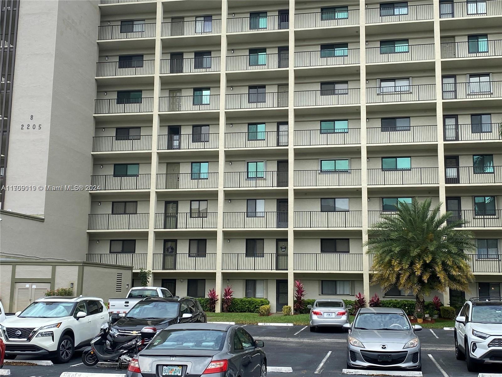 2205 S Cypress Bend Dr #302, Pompano Beach, Florida image 19