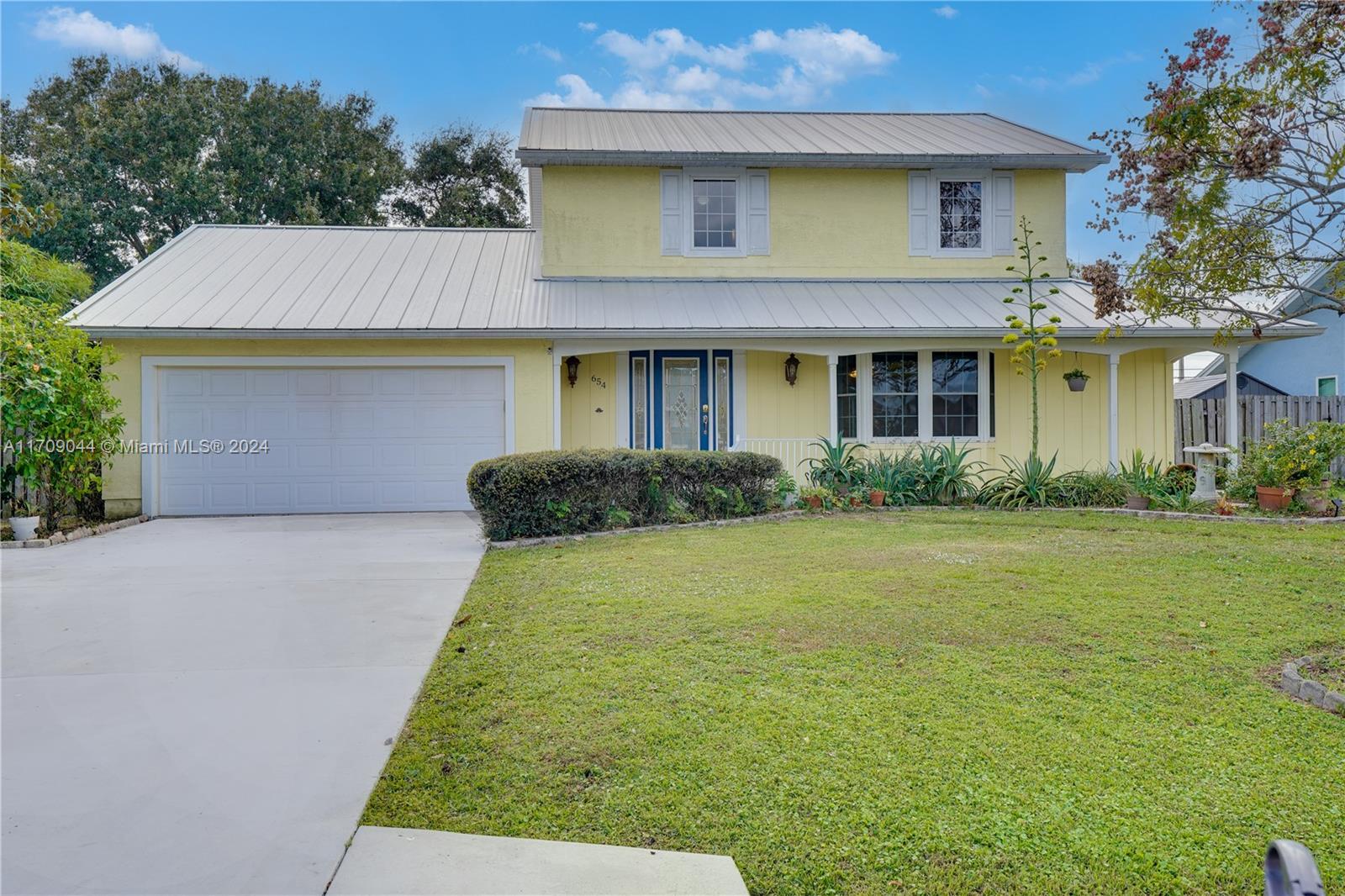 654 SE Crescent Ave, Port Saint Lucie, Florida image 1