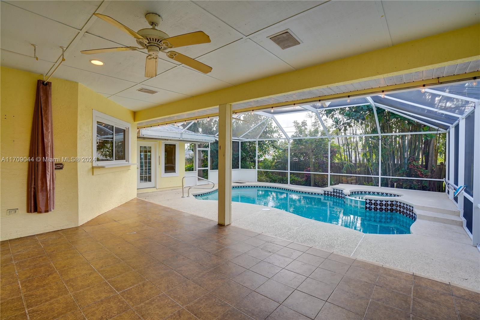 654 SE Crescent Ave, Port Saint Lucie, Florida image 11