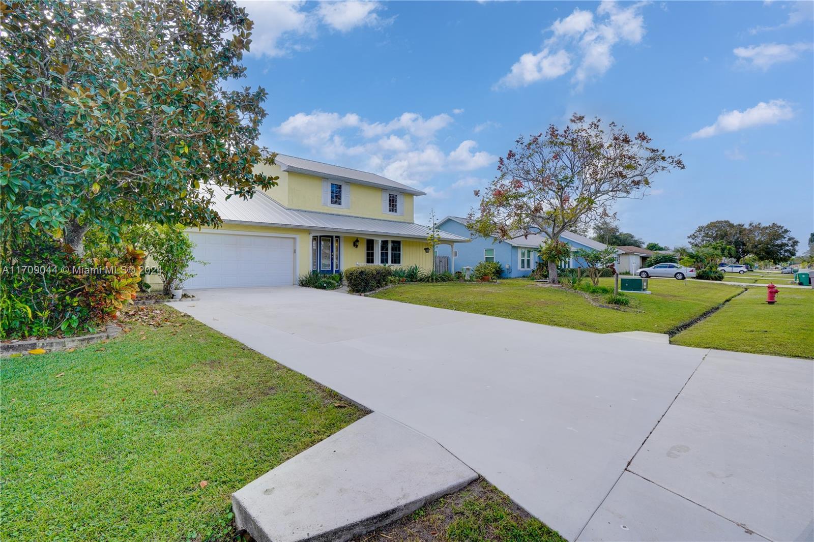 654 SE Crescent Ave, Port Saint Lucie, Florida image 2