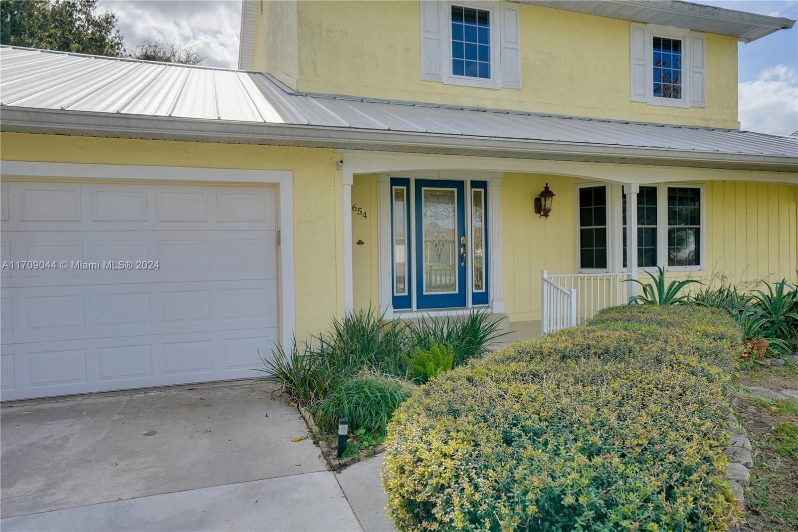 654 SE Crescent Ave, Port Saint Lucie, Florida image 3